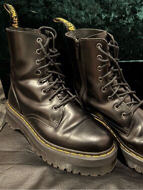 Dr. Martens Jadon 6 Eye Platform Boots - Black - Size 11 Women’s - Like New